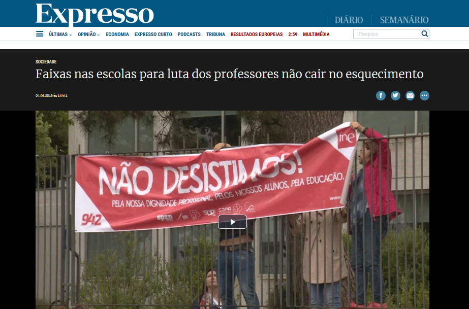 Faixas nas escolas para luta dos professores não cair no esquecimento